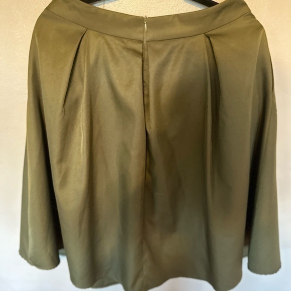 yige Dresses & Skirts - Yige green Midi Flared Pleated skirt with pockets